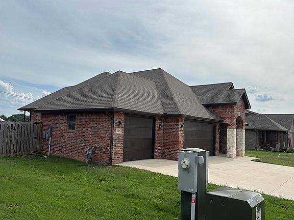 3rd image of 2305 Carper Ln