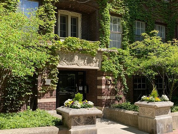 3rd image of 5801 N Kenmore Ave #1A