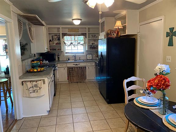 5th image of 1836 Longmeadow Dr