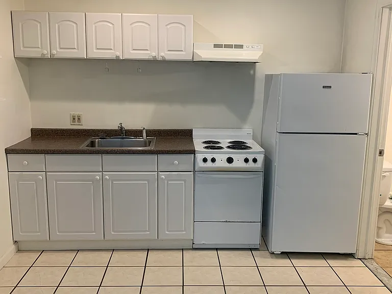 1145 Hillside Dr — Photo 3