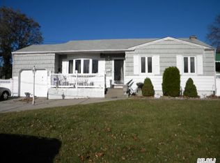 19 Hale St, Brentwood, NY 11717