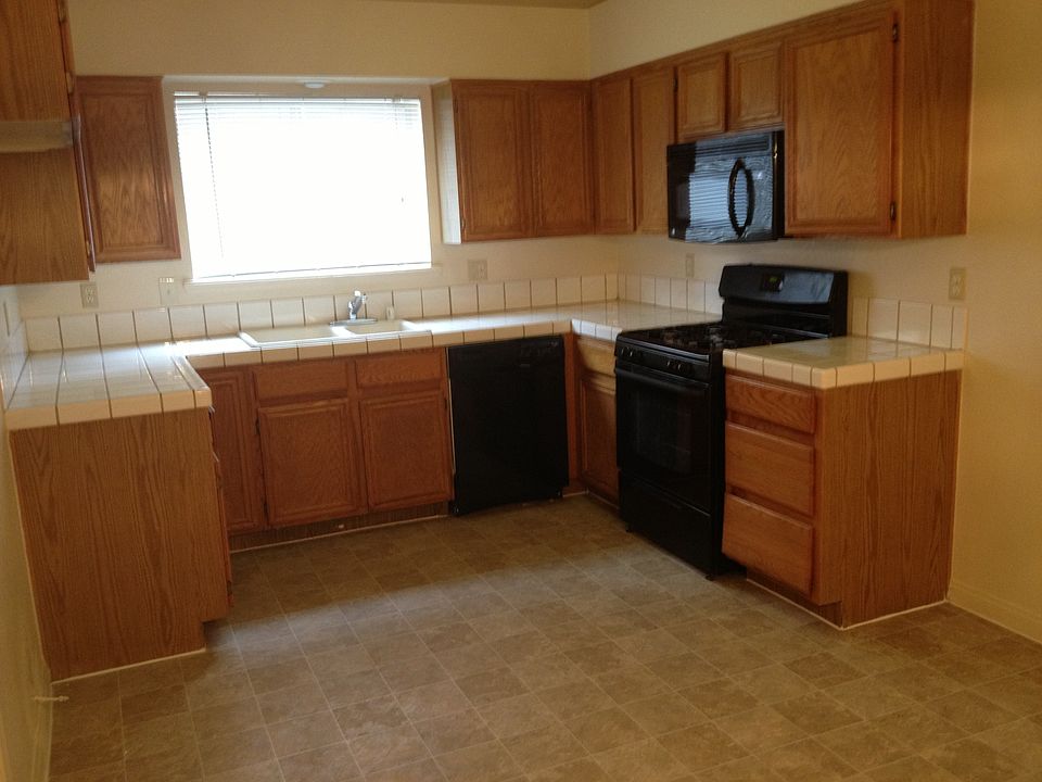 Kitchen:black side-by-side refrig added after photo taken