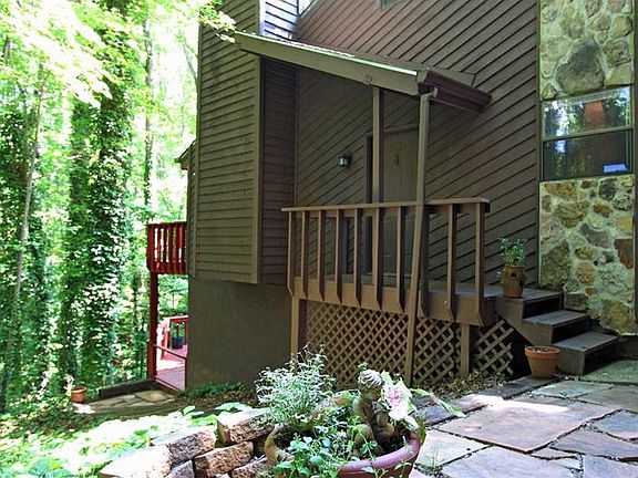 4th image of 204 Oak Ct