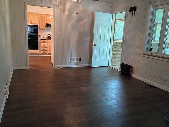 4th image of 3743 Westchester Rd