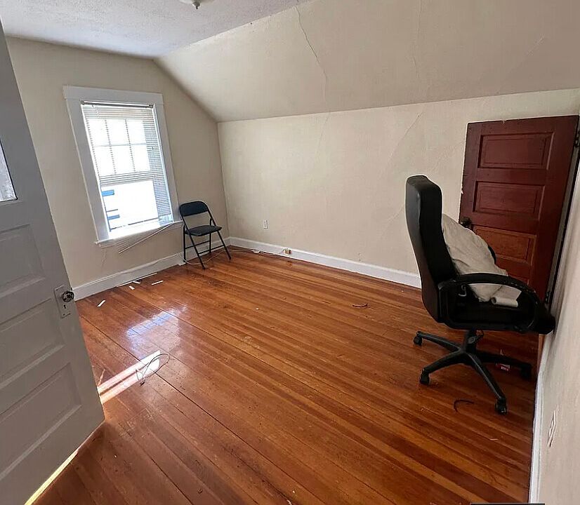 2nd image of 26 Boulevard Ter #3