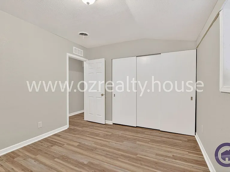 3040 E Lincolnshire Blvd #B — Photo 11