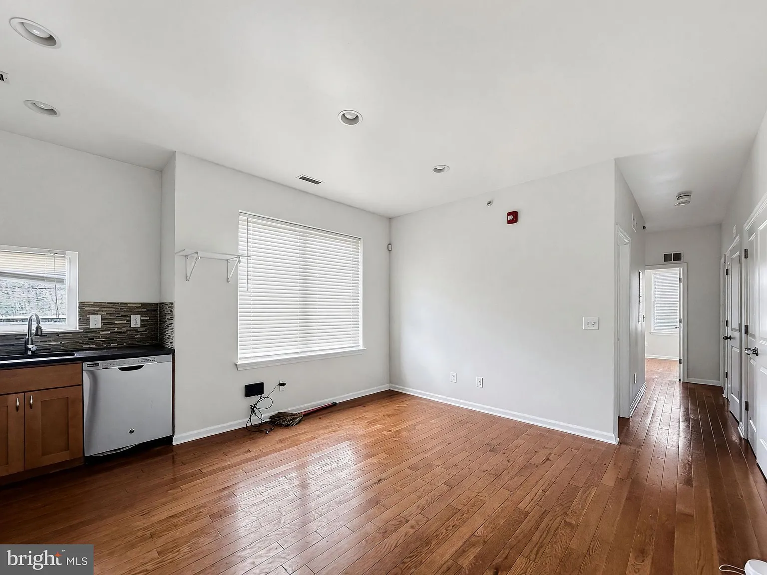 4 bed, 1250 sqft, $550 — Photo 3