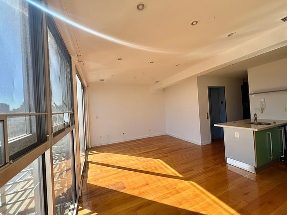 3rd image of 90 Clermont Ave APT 6