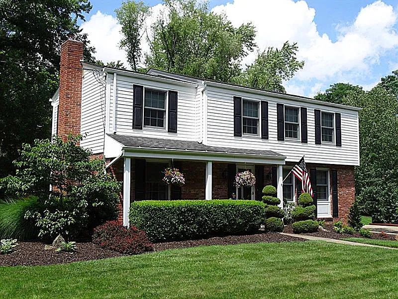2366 Harrow Rd photo 1
