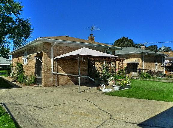 3rd image of 2929 N Dora St
