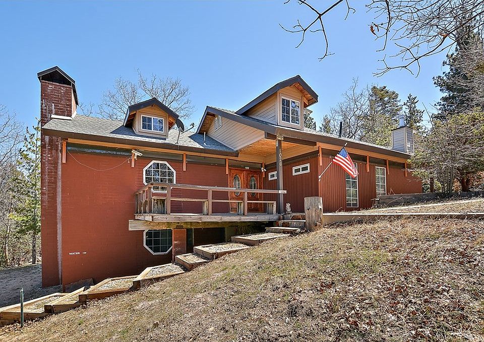 1st image of 1076 Oak Ln