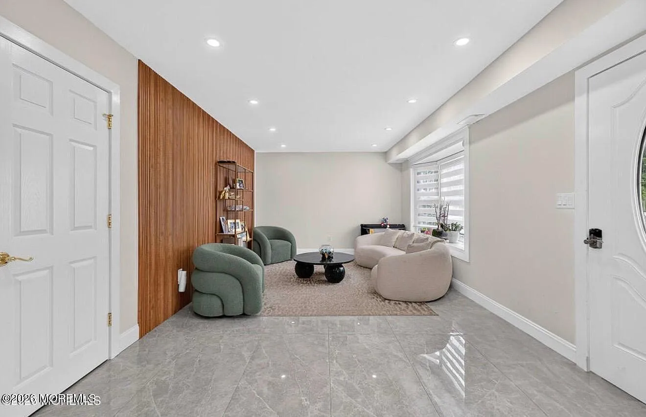 4 bed, $3,200 — Photo 2