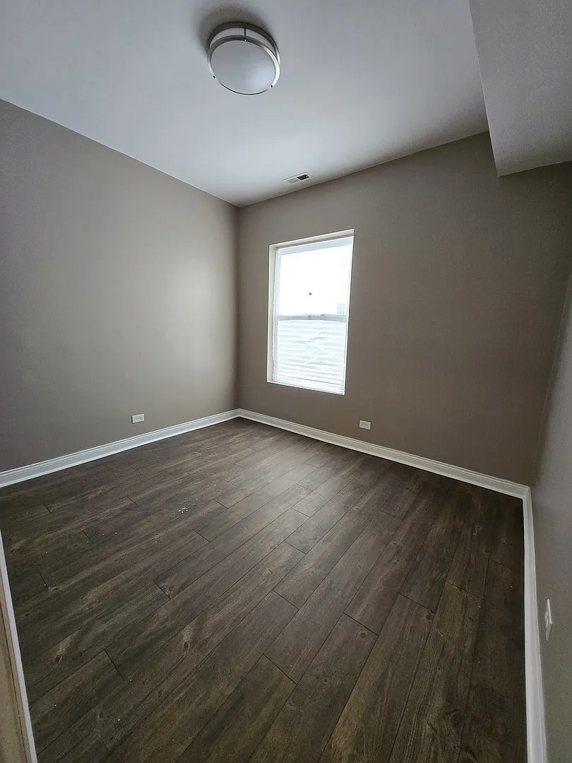 4 bed, 1.5 bath, 1300 sqft, $2,600 — Photo 3
