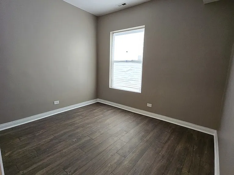 4749 S Prairie Ave #2 — Photo 3