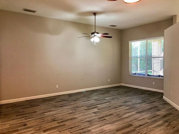 2nd image of 712 SW San Salvador Cv