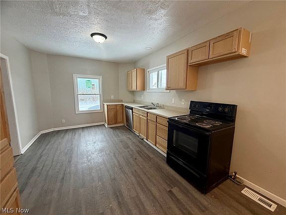 5th image of 1721 Hammond Ave SW