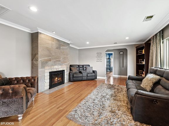 4th image of 10201 S Artesian Ave