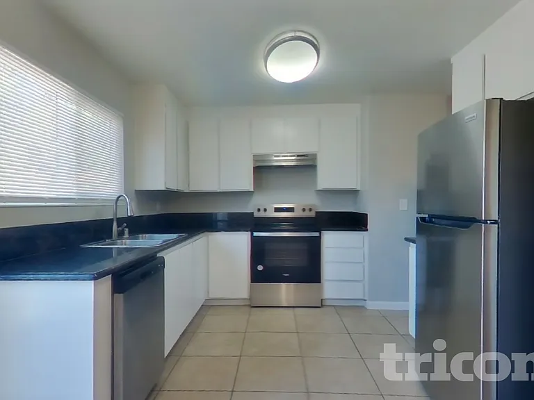 2308 Clinton Ct — Photo 7