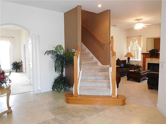 4th image of 330 Vista Dr