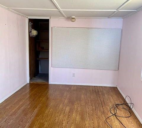 4th image of 32 Honeysuckle Dr