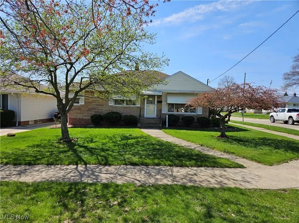 9127 Biddulph Rd, Brooklyn, OH 44144