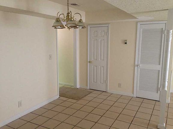 4th image of 1002 Pat Mell Pl SE