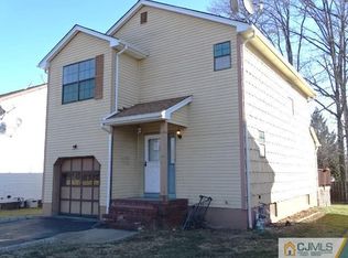 19 Varga Dr, Carteret, NJ 07008