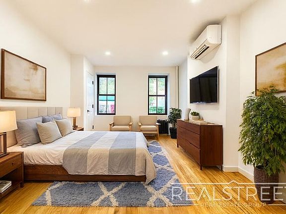 3rd image of 152 Macdougal St #1