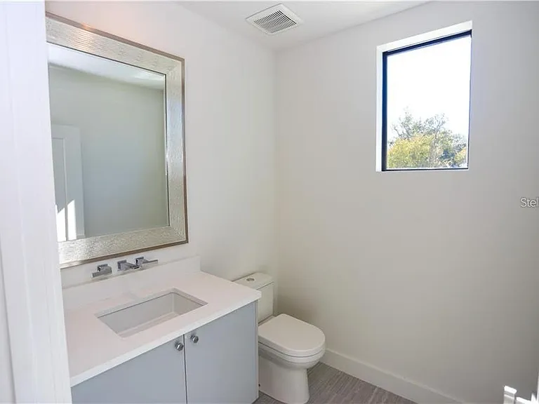 2814 W Barcelona St — Photo 15