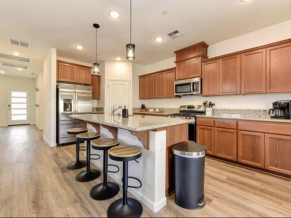 4th image of 241 Helios Ct