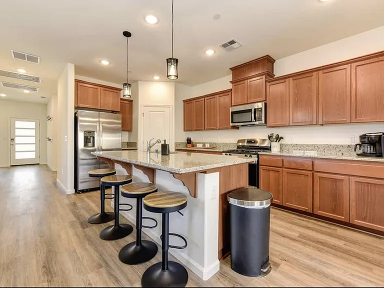 241 Helios Ct — Photo 4