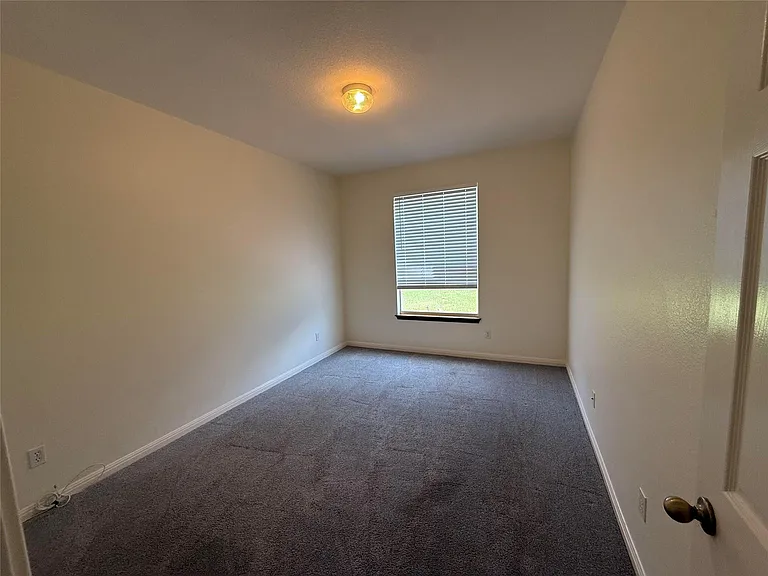 1511 Homewood Cir — Photo 6