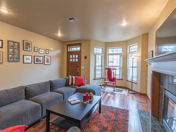 3rd image of 410 S Hemlock St #410