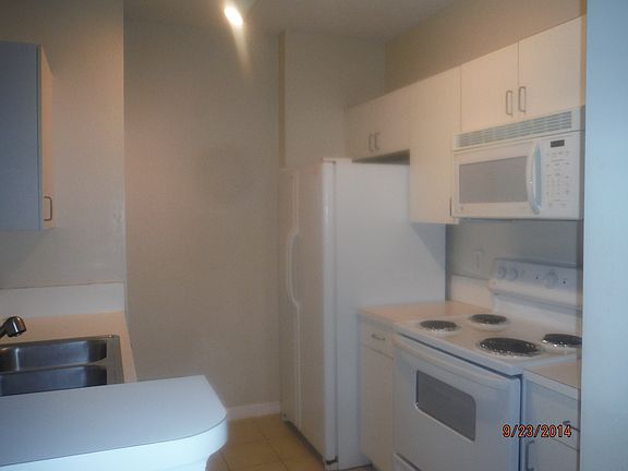 3rd image of 630 S Sapodilla Ave Penthouse 3