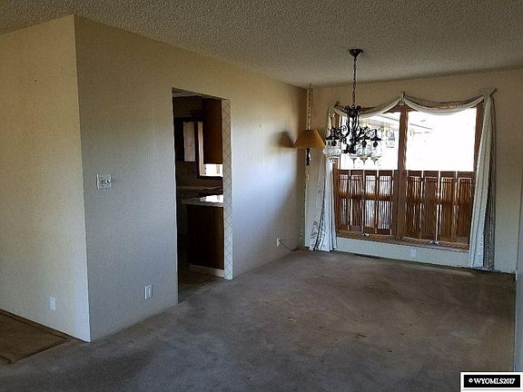 3rd image of 400 Camino De La Reina