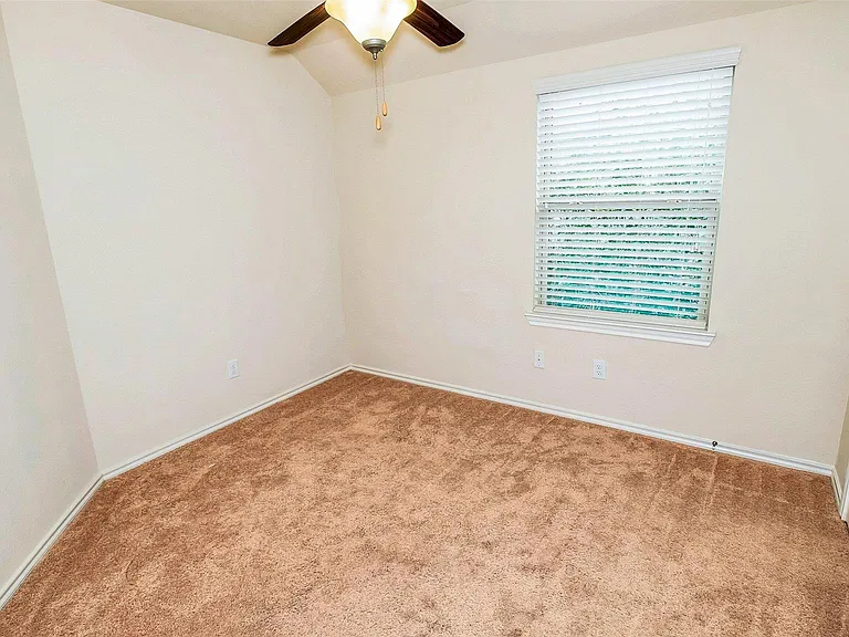 6475 Calgary Woods Ln — Photo 13