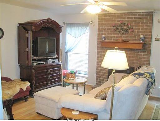 3rd image of 1904 Dartmouth St #3