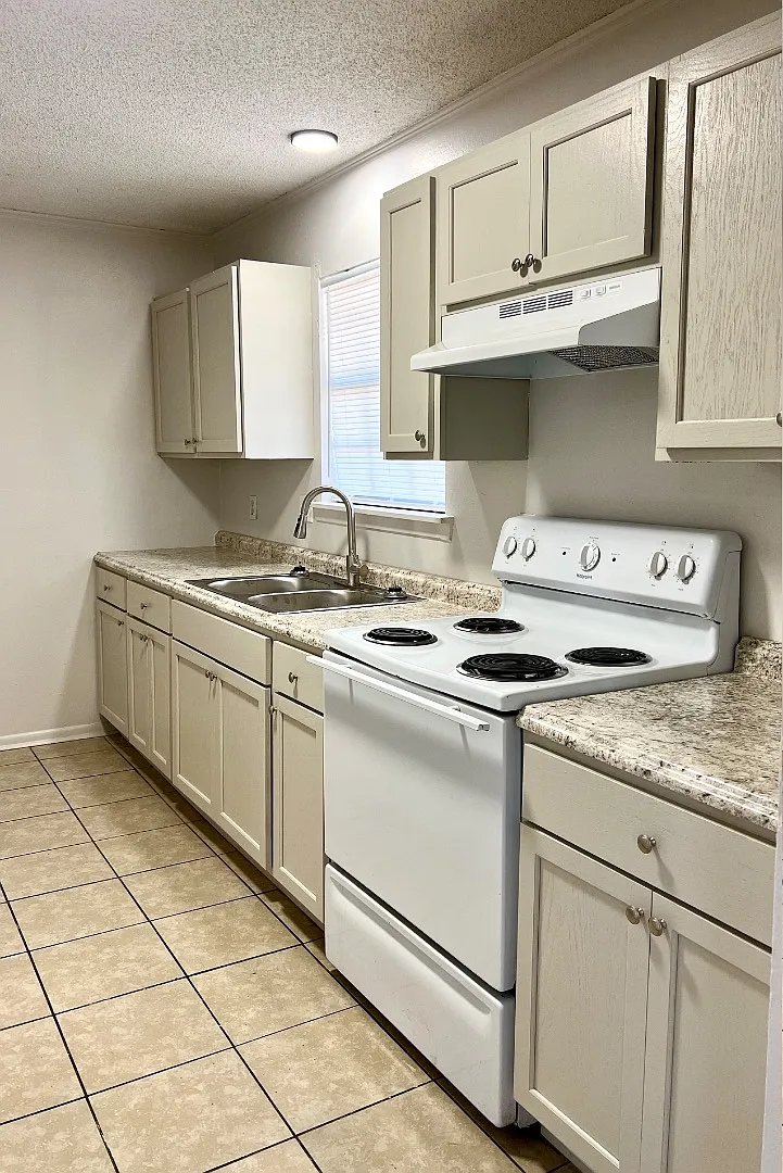 103 Sweetbriar St - Unit C — Photo 1