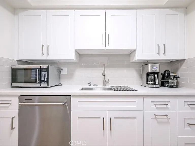 4425 Whitsett Ave — Photo 16