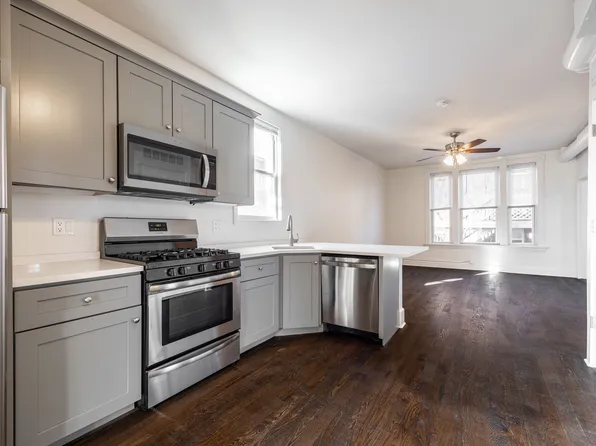 3135 N Oakley Ave #2R, Chicago, IL 60618