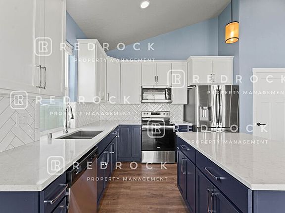 3rd image of 1725 N Meyers Ct
