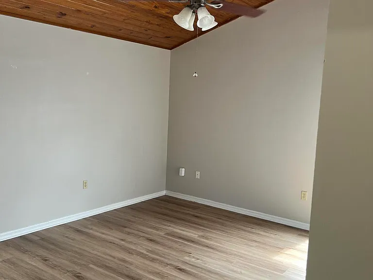 2157 Clover St NE — Photo 16