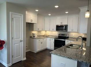 357 Oak Glen Dr, Smithville, TN 37166