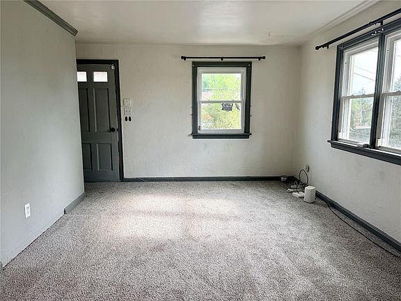 4th image of 708 Crysler St