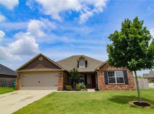 520 Saddlehorn Dr, Bentonville, AR 72719