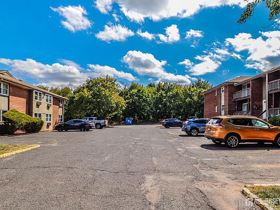 2nd image of 18 Deanna Dr APT 37