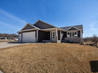 2332 Hadley Hills Dr NE, Rochester, MN 55906