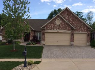 812 Ringer Ct, Saint Louis, MO 63129