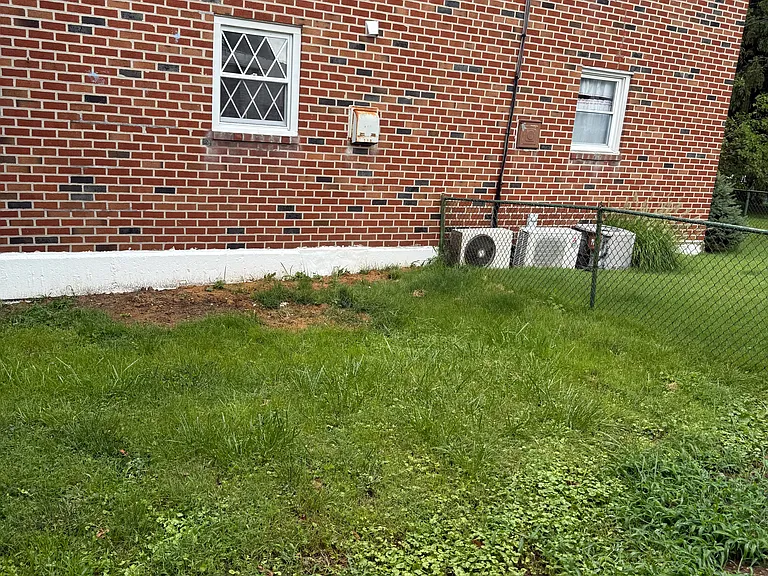 230 N Diamond St — Photo 20