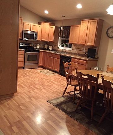 3rd image of 279 Iris St